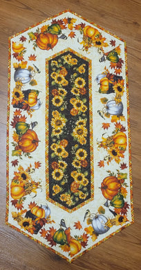 Easy Striped Fall Pumpkin Table Runner  16